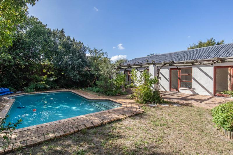 To Let 4 Bedroom Property for Rent in Constantia Western Cape